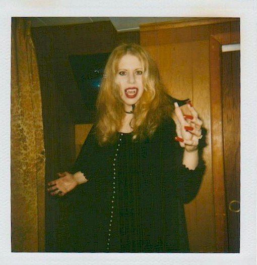 Pamela_Davis_96_vampire.jpg (71503 bytes)